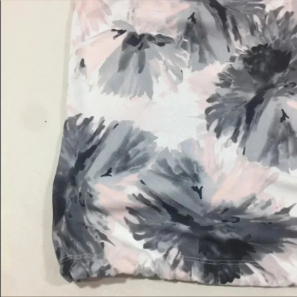 Fabletics Women’s Floral Racerback Top - Picture 4 of 7